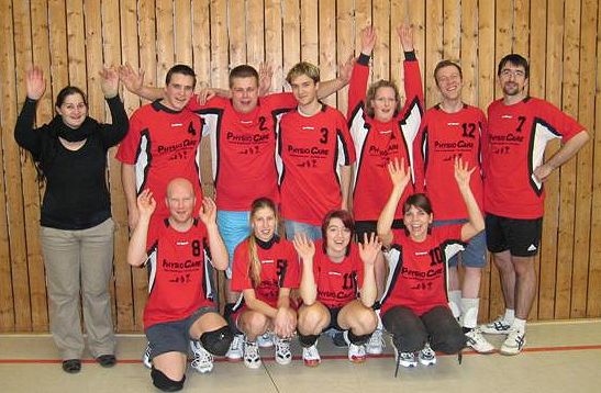 Volleyballteam in neuen Trikots